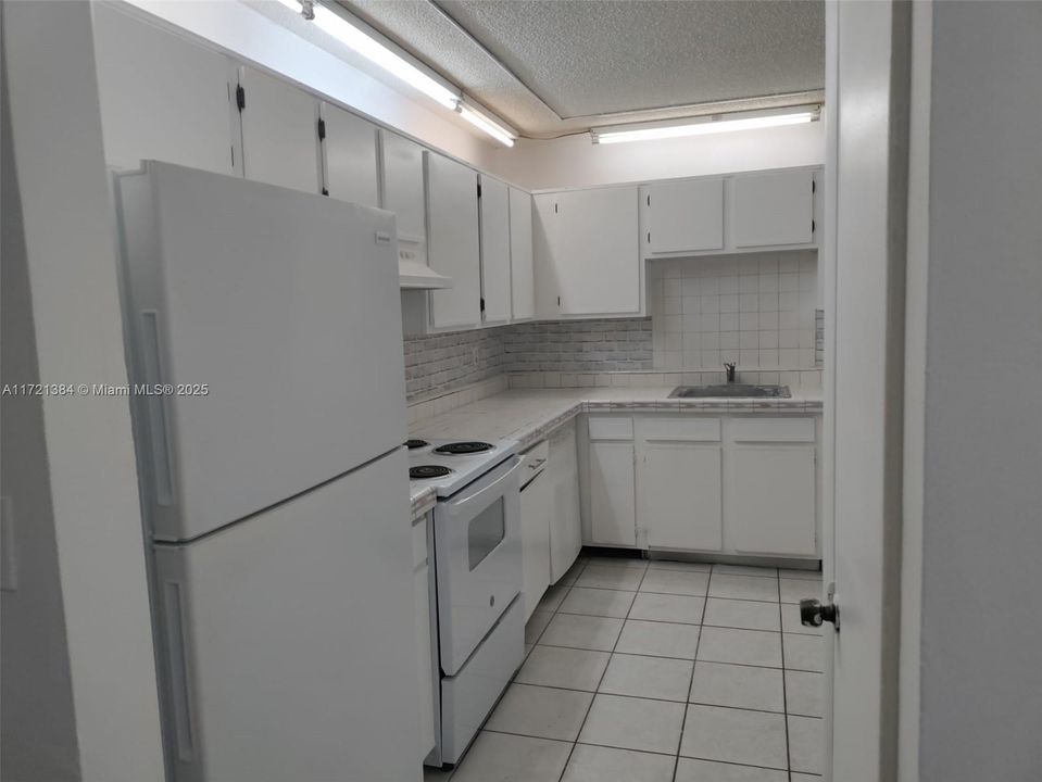 For Rent: $1,850 (2 beds, 1 baths, 1075 Square Feet)