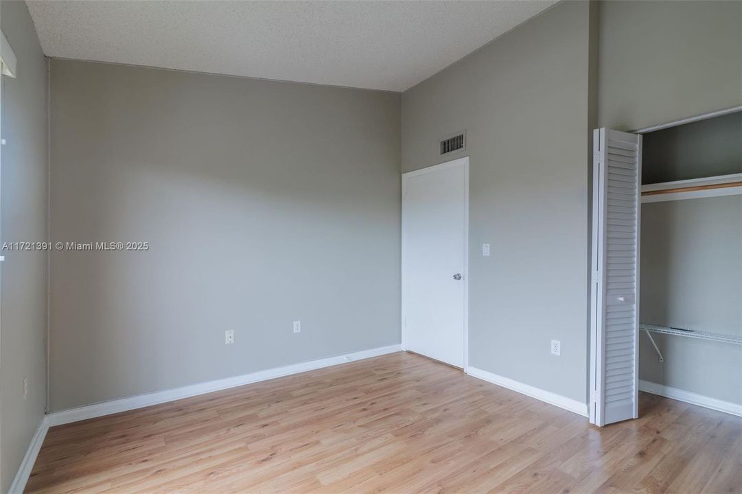 For Rent: $2,350 (2 beds, 2 baths, 952 Square Feet)