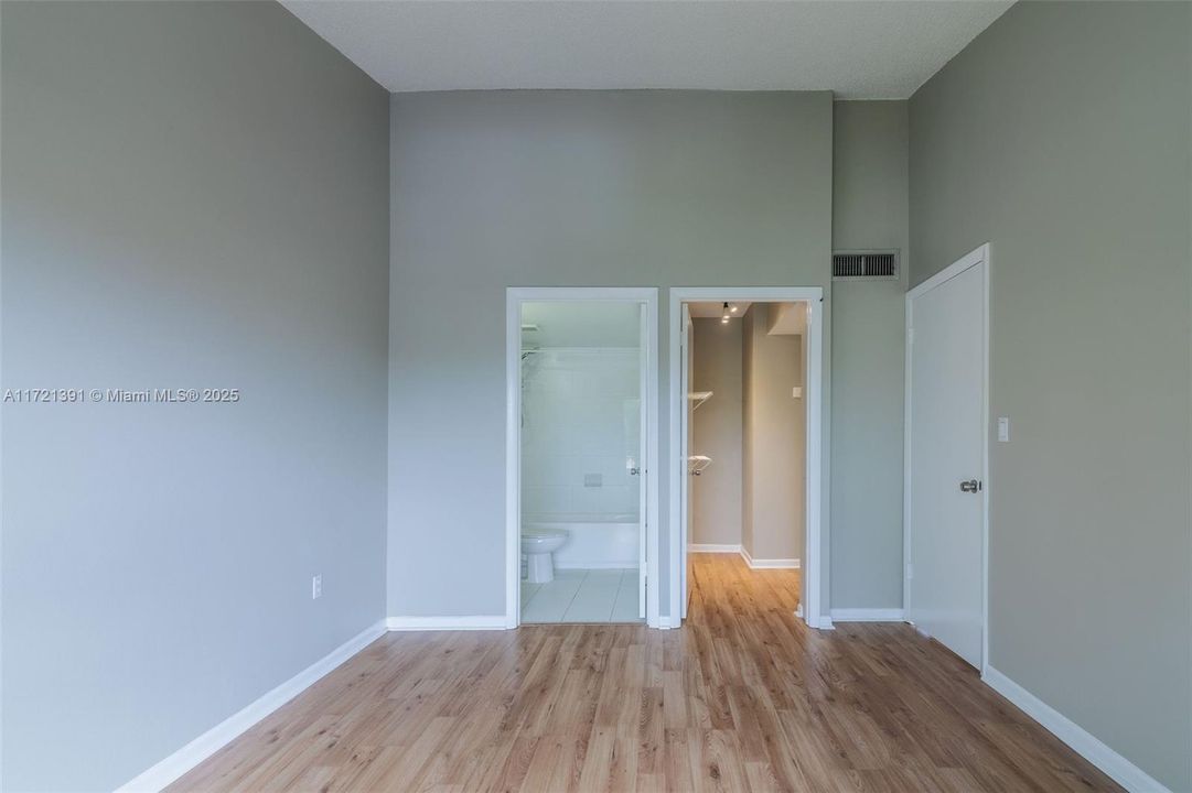 For Rent: $2,350 (2 beds, 2 baths, 952 Square Feet)