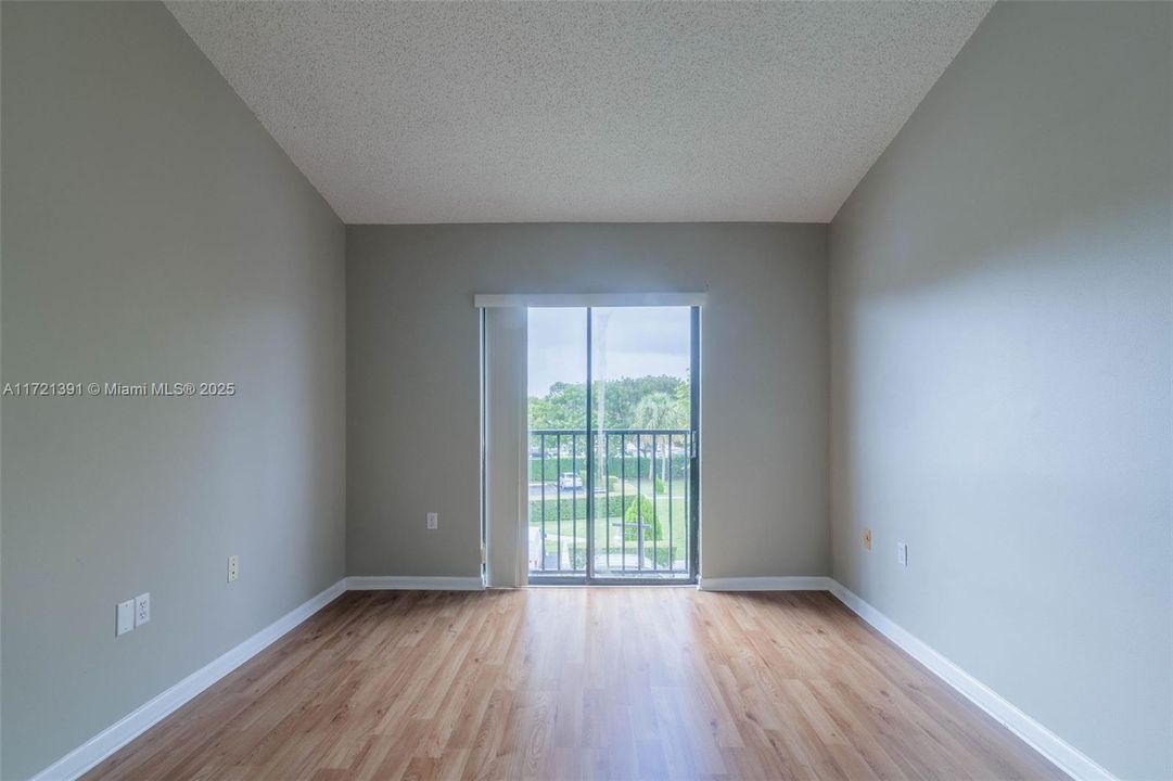 For Rent: $2,350 (2 beds, 2 baths, 952 Square Feet)