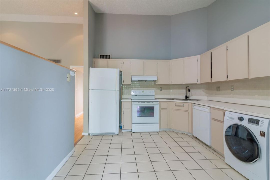 For Rent: $2,350 (2 beds, 2 baths, 952 Square Feet)