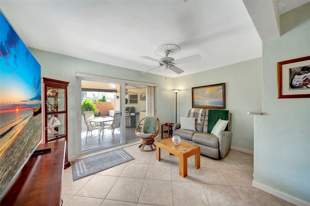 For Sale: $525,000 (4 beds, 3 baths, 1395 Square Feet)