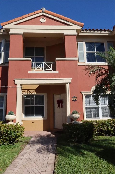 For Rent: $3,800 (3 beds, 2 baths, 1350 Square Feet)