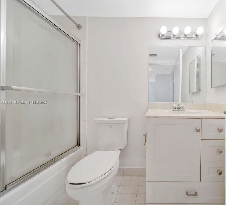 For Sale: $380,000 (2 beds, 2 baths, 914 Square Feet)