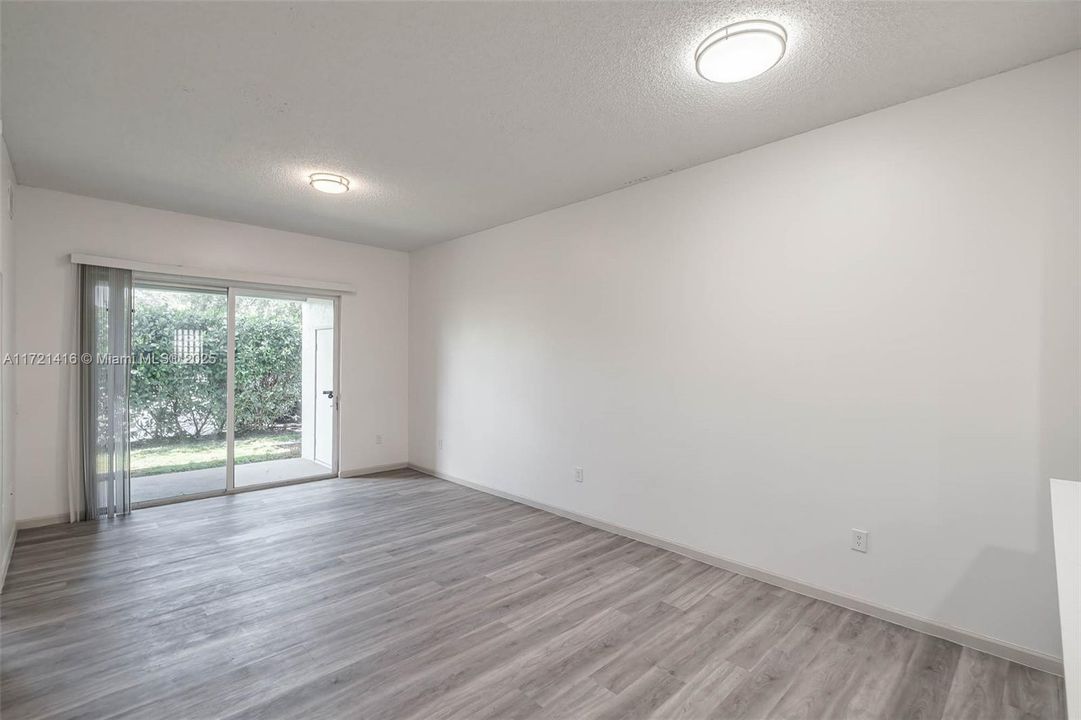 For Rent: $2,525 (2 beds, 2 baths, 1125 Square Feet)