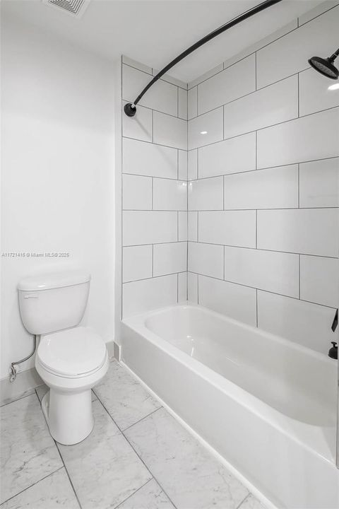 For Rent: $2,525 (2 beds, 2 baths, 1125 Square Feet)