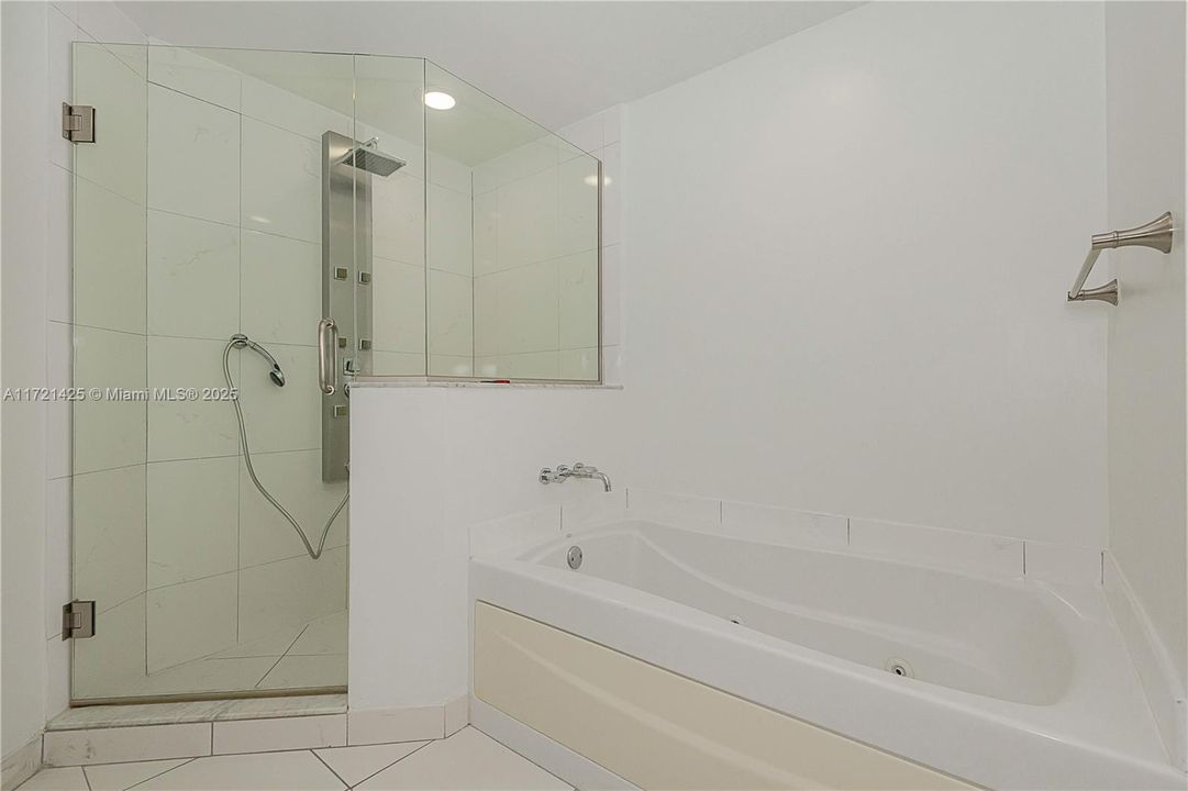 For Sale: $1,564 (2 beds, 2 baths, 1200 Square Feet)