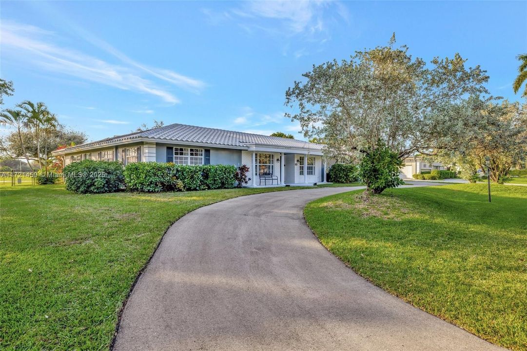 最近售出: $1,000,000 (5 贝兹, 3 浴室, 3577 平方英尺)