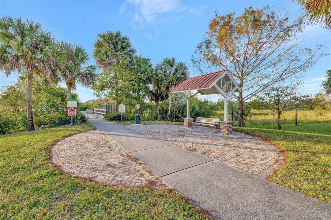 Entrance to Linear Park: 1.5 mile exercise path along the marsh. Beautiful Everglades foliage, marsh like setting with tropical plants and native birds along the way. Relaxing end to a day in your backyard!