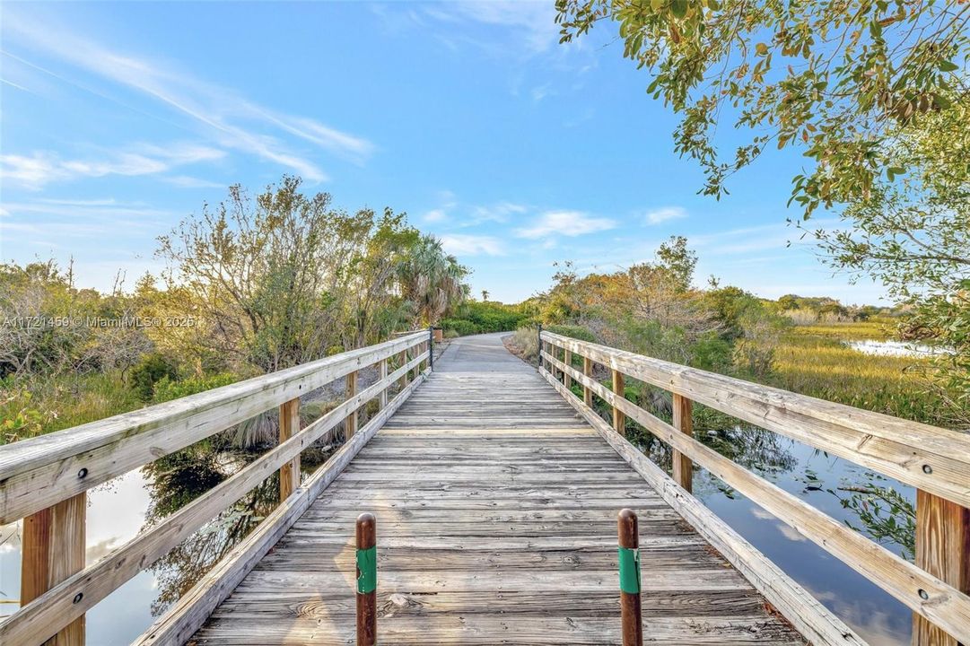 1.5 mile exercise path along the marsh. Beautiful Everglades foliage, marsh like setting with tropical plants and native birds along the way. Relaxing end to a day in your backyard!