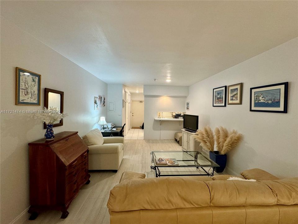 For Sale: $280,000 (0 beds, 1 baths, 392 Square Feet)