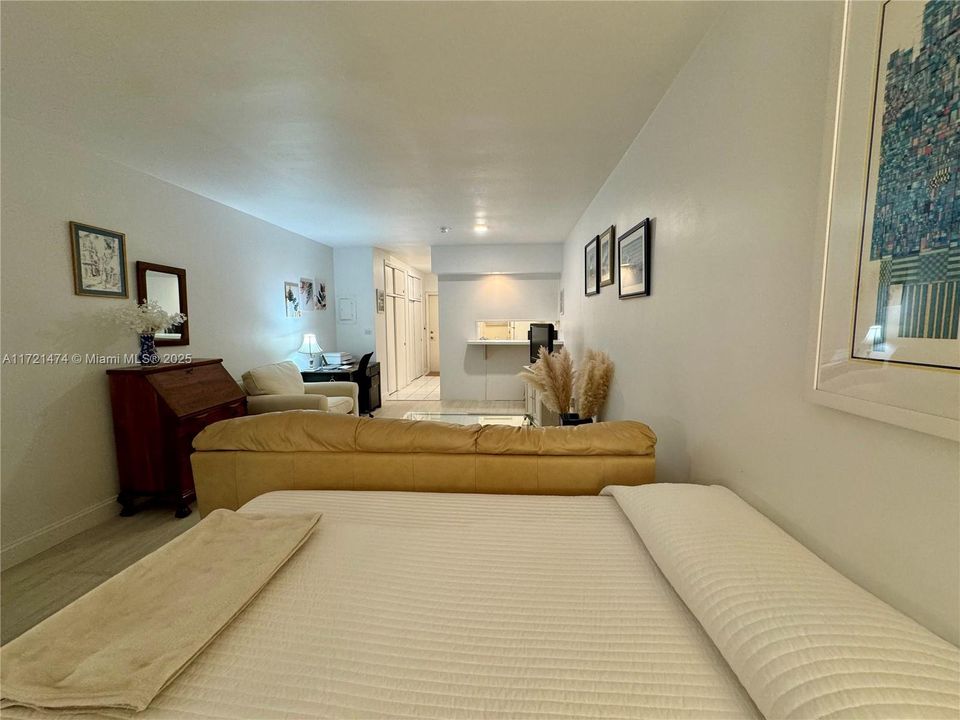 For Sale: $280,000 (0 beds, 1 baths, 392 Square Feet)