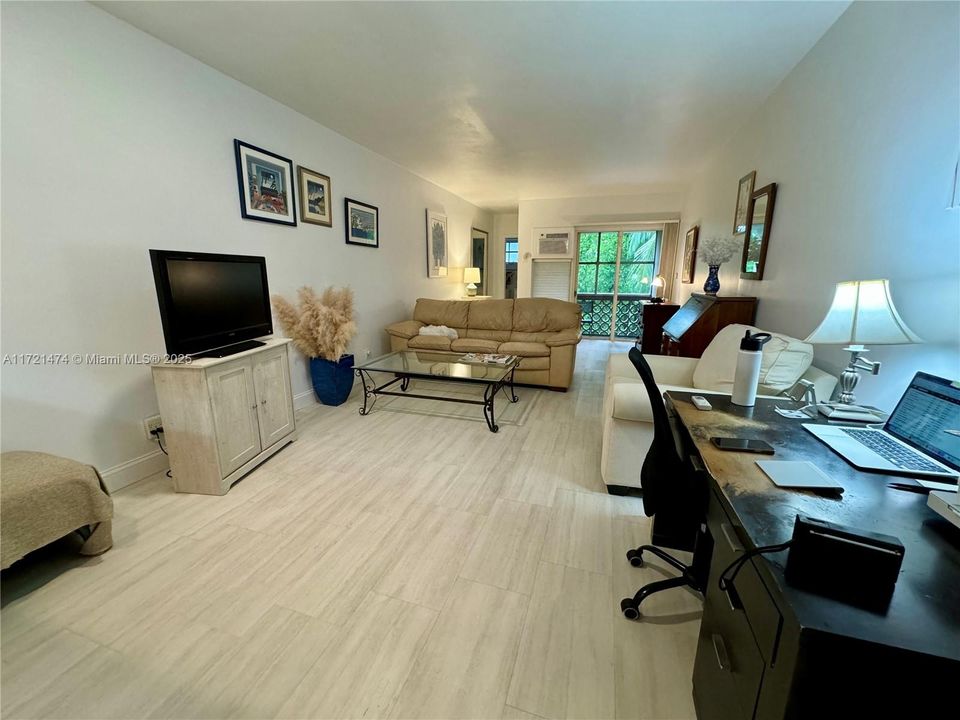 For Sale: $280,000 (0 beds, 1 baths, 392 Square Feet)