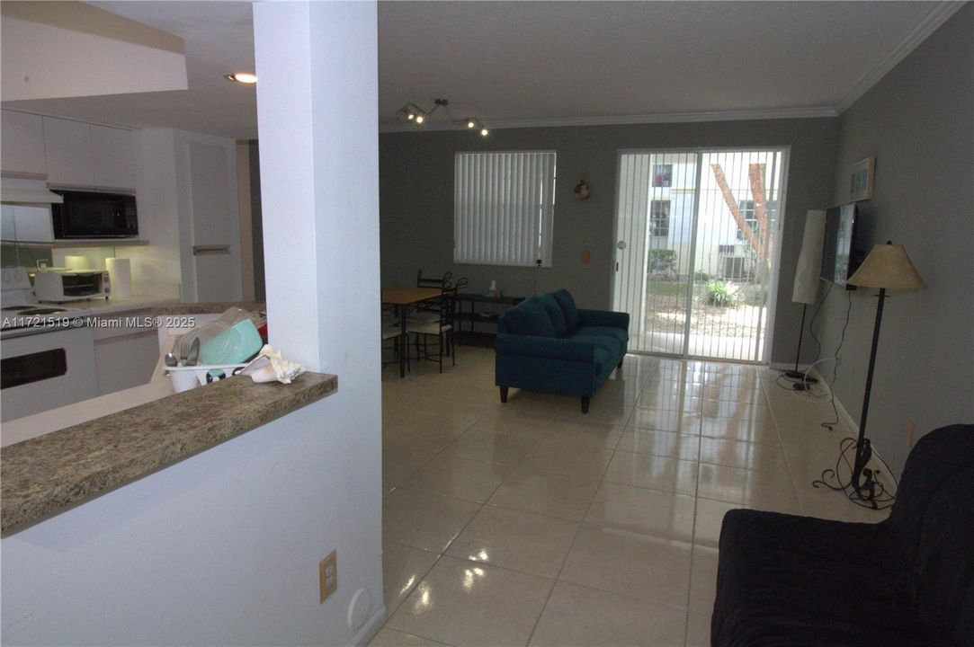 For Rent: $3,000 (2 beds, 1 baths, 1024 Square Feet)