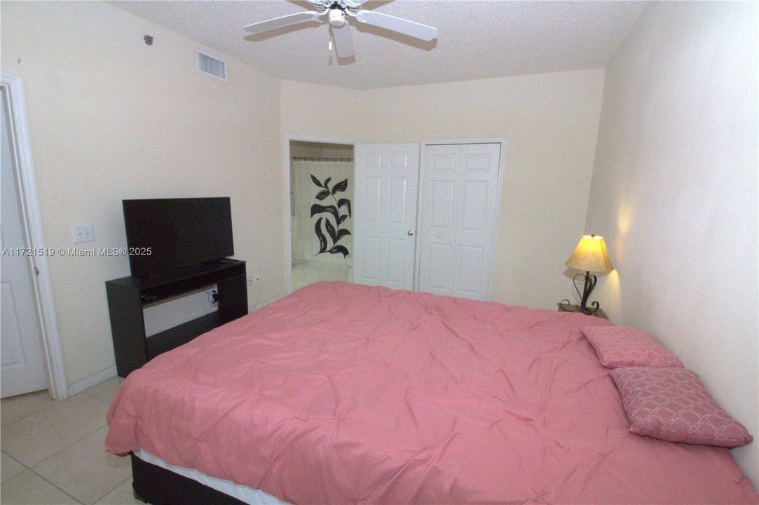 For Rent: $3,000 (2 beds, 1 baths, 1024 Square Feet)