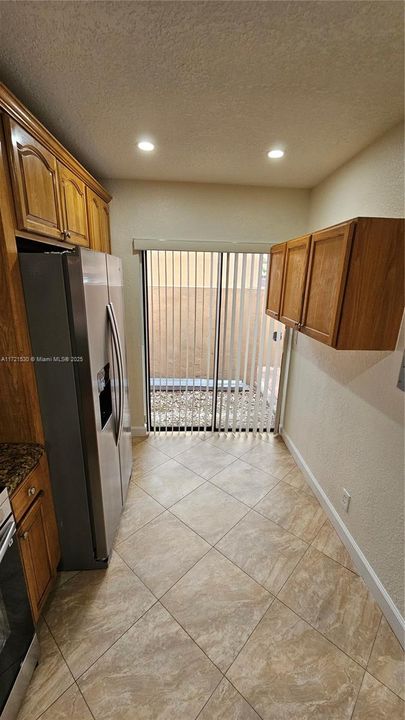 For Rent: $3,000 (2 beds, 2 baths, 988 Square Feet)