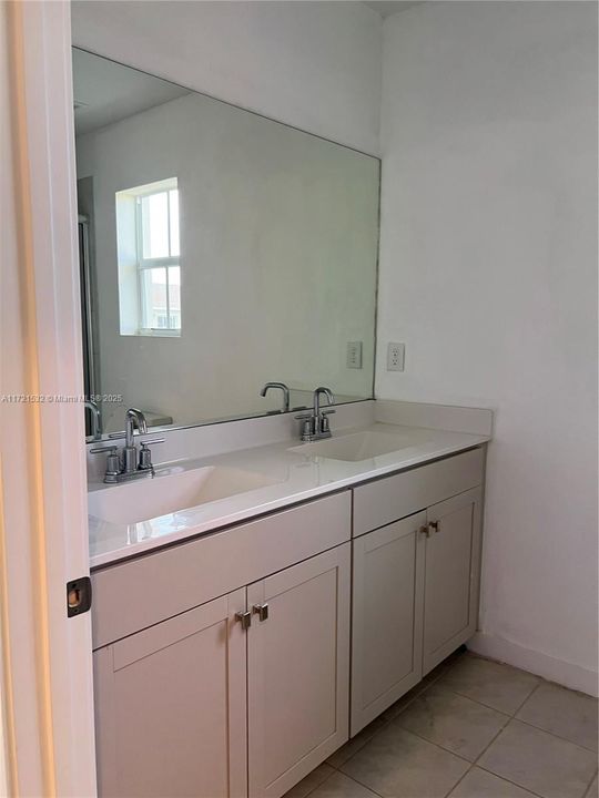 For Rent: $2,800 (3 beds, 2 baths, 1628 Square Feet)