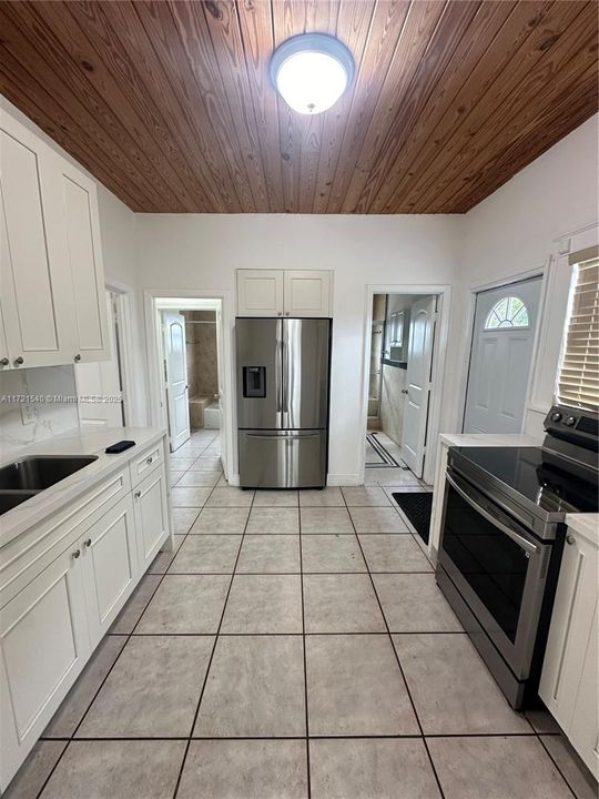 For Rent: $3,500 (3 beds, 2 baths, 1272 Square Feet)