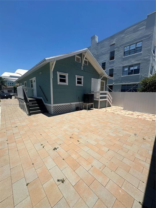 For Rent: $3,500 (3 beds, 2 baths, 1272 Square Feet)