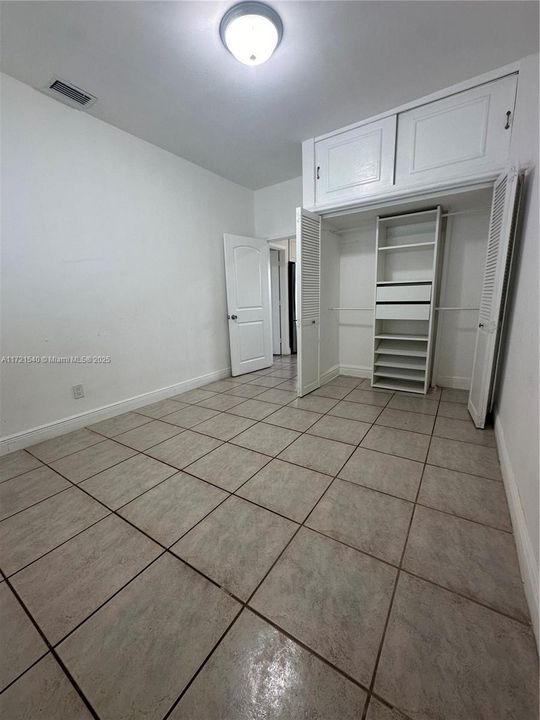 For Rent: $3,500 (3 beds, 2 baths, 1272 Square Feet)