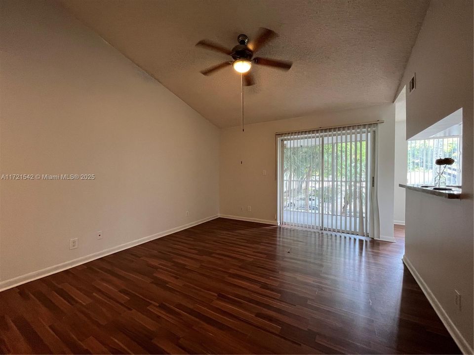 For Rent: $1,700 (1 beds, 1 baths, 695 Square Feet)