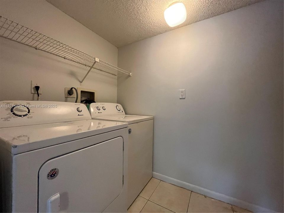 For Rent: $1,700 (1 beds, 1 baths, 695 Square Feet)