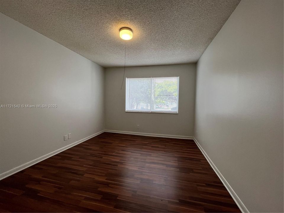 For Rent: $1,700 (1 beds, 1 baths, 695 Square Feet)