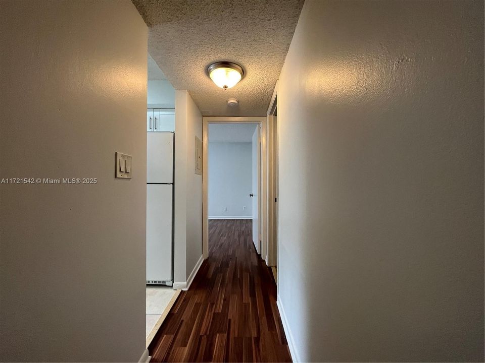 For Rent: $1,700 (1 beds, 1 baths, 695 Square Feet)