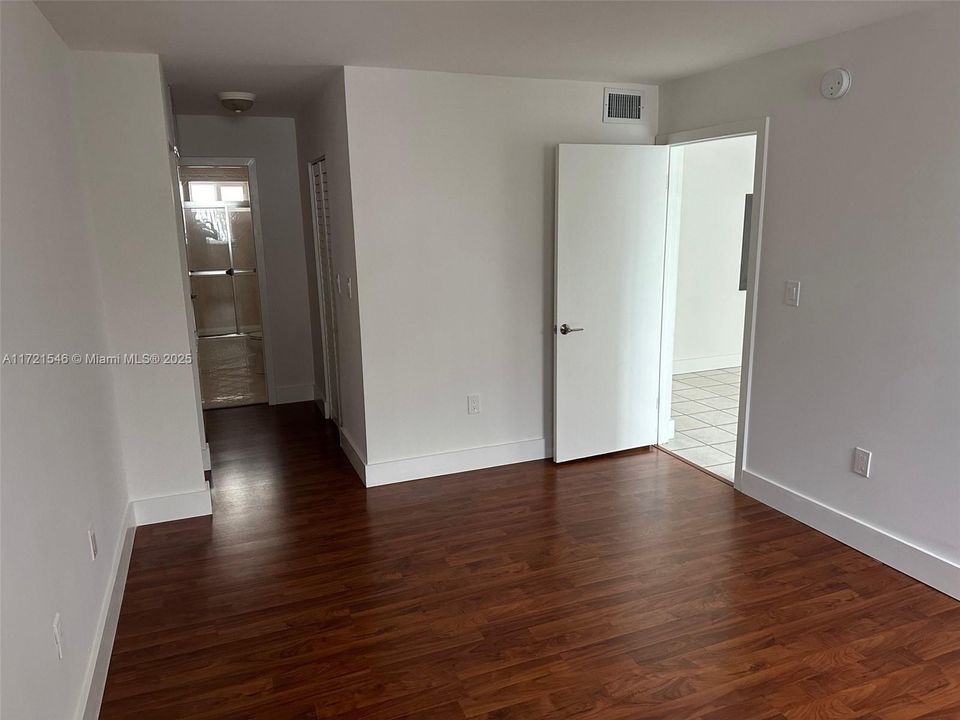 For Rent: $2,650 (1 beds, 2 baths, 752 Square Feet)