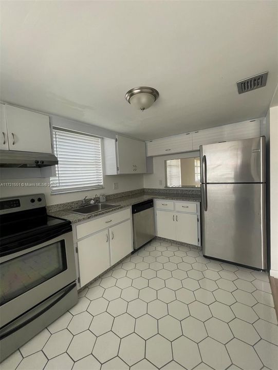 For Sale: $174,500 (2 beds, 2 baths, 1070 Square Feet)