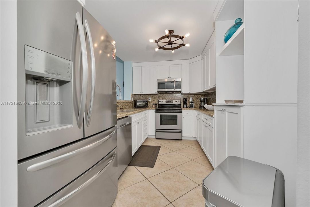 待售: $899,900 (2 贝兹, 2 浴室, 1029 平方英尺)