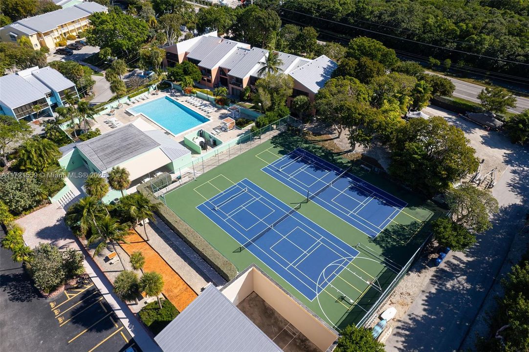 待售: $899,900 (2 贝兹, 2 浴室, 1029 平方英尺)