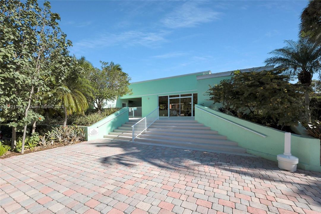 待售: $899,900 (2 贝兹, 2 浴室, 1029 平方英尺)