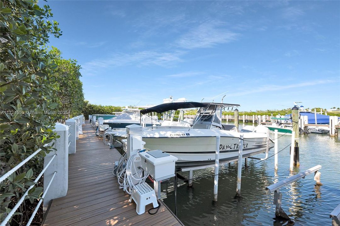 待售: $899,900 (2 贝兹, 2 浴室, 1029 平方英尺)