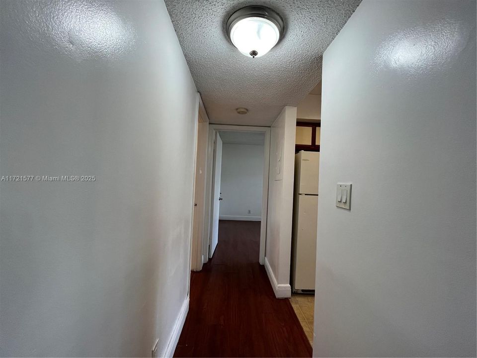 For Rent: $1,700 (1 beds, 1 baths, 695 Square Feet)