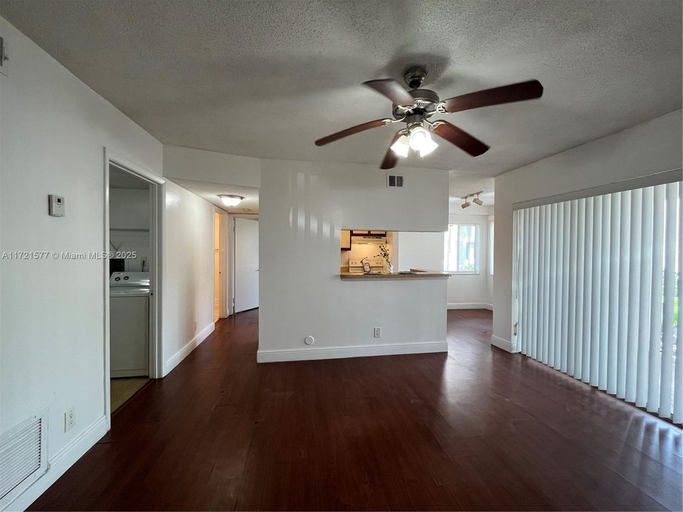 For Rent: $1,700 (1 beds, 1 baths, 695 Square Feet)