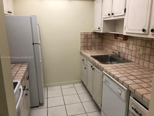 For Sale: $225,000 (1 beds, 1 baths, 614 Square Feet)