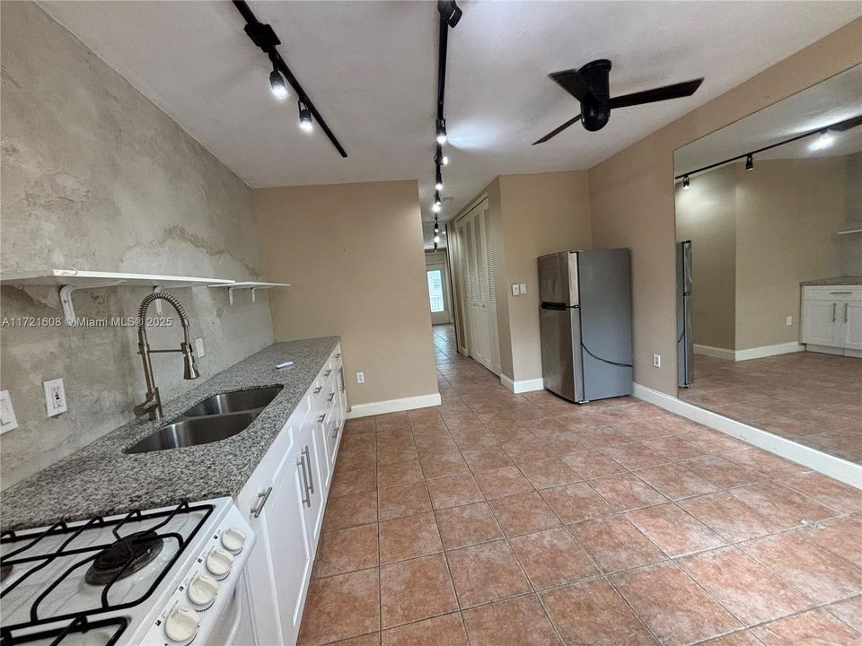 Kitchen/living/dinning room combination