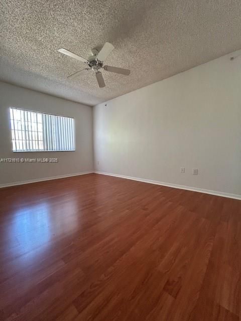 For Rent: $2,100 (1 beds, 1 baths, 878 Square Feet)