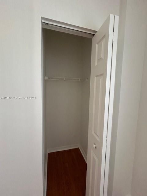 For Rent: $2,100 (1 beds, 1 baths, 878 Square Feet)