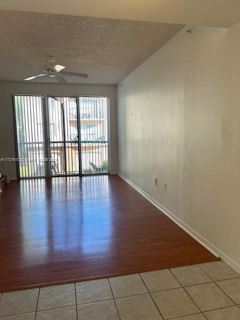 For Rent: $2,100 (1 beds, 1 baths, 878 Square Feet)