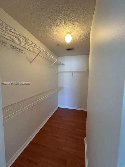 For Rent: $2,100 (1 beds, 1 baths, 878 Square Feet)