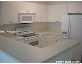 For Rent: $2,700 (1 beds, 1 baths, 753 Square Feet)