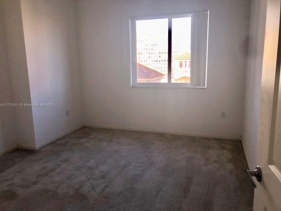 For Rent: $2,700 (1 beds, 1 baths, 753 Square Feet)