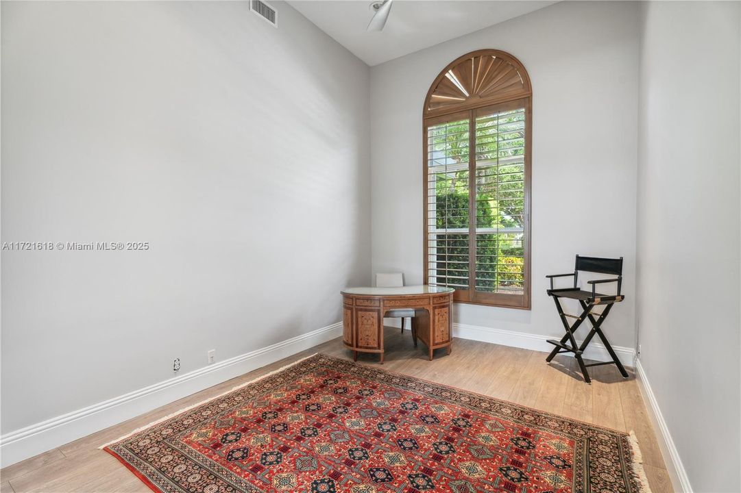 最近租的: $13,500 (6 贝兹, 5 浴室, 4979 平方英尺)