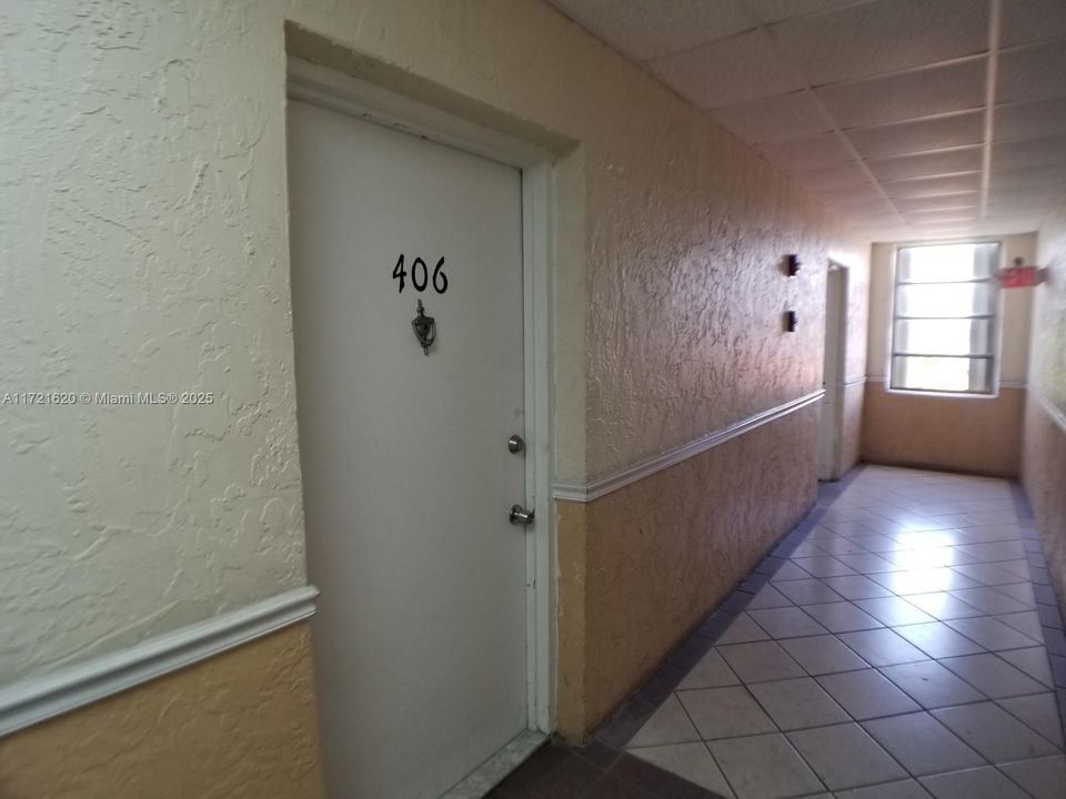 For Rent: $2,100 (2 beds, 2 baths, 996 Square Feet)