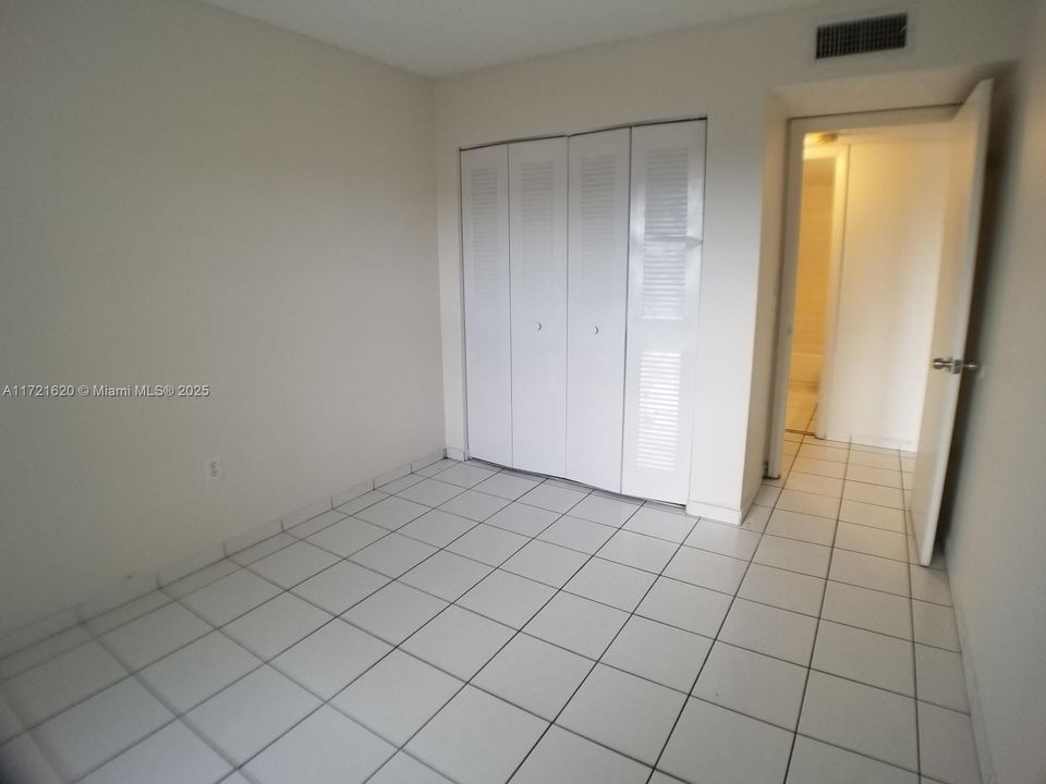 For Rent: $2,100 (2 beds, 2 baths, 996 Square Feet)