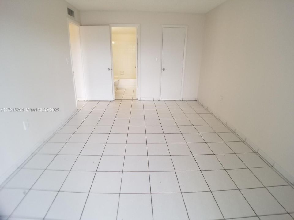 For Rent: $2,100 (2 beds, 2 baths, 996 Square Feet)