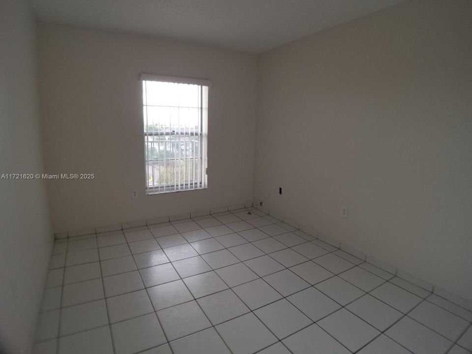 For Rent: $2,100 (2 beds, 2 baths, 996 Square Feet)