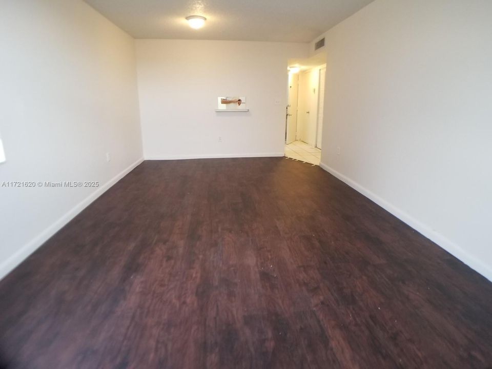 For Rent: $2,100 (2 beds, 2 baths, 996 Square Feet)